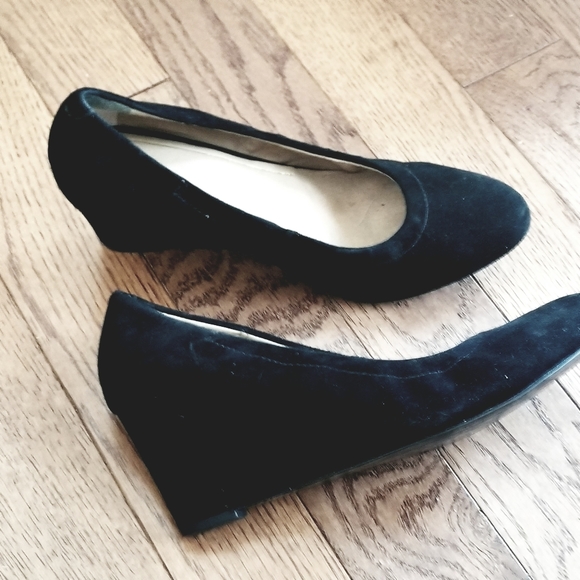 Vionic Black Suede Wedge Shoe - Picture 1 of 6